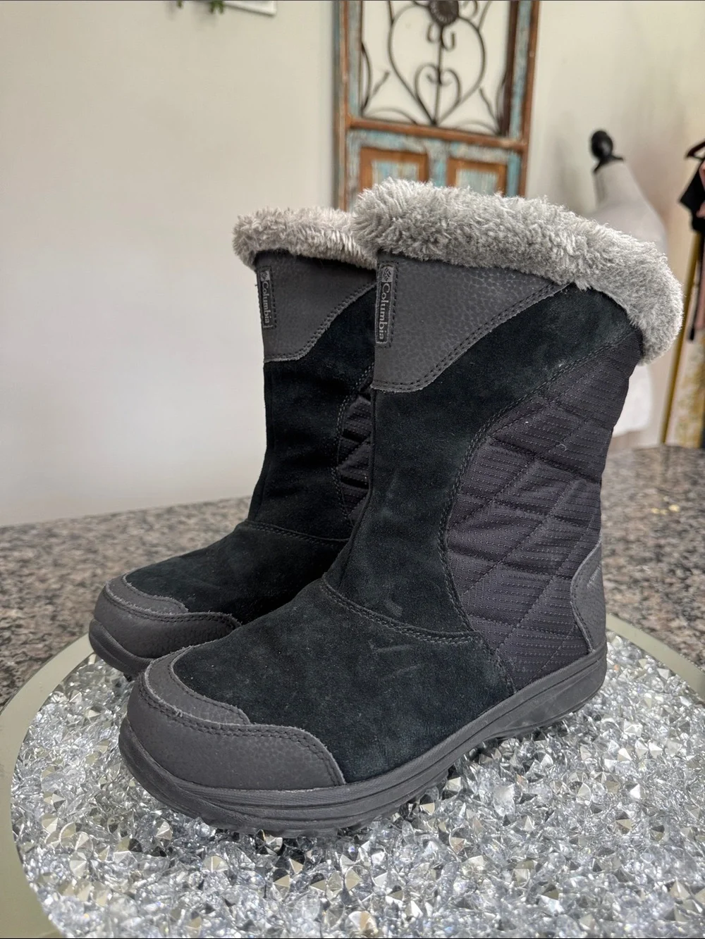 Columbia Black Faux-Fur Cuff Insulated Winter waterproof Boots EUC 7.5